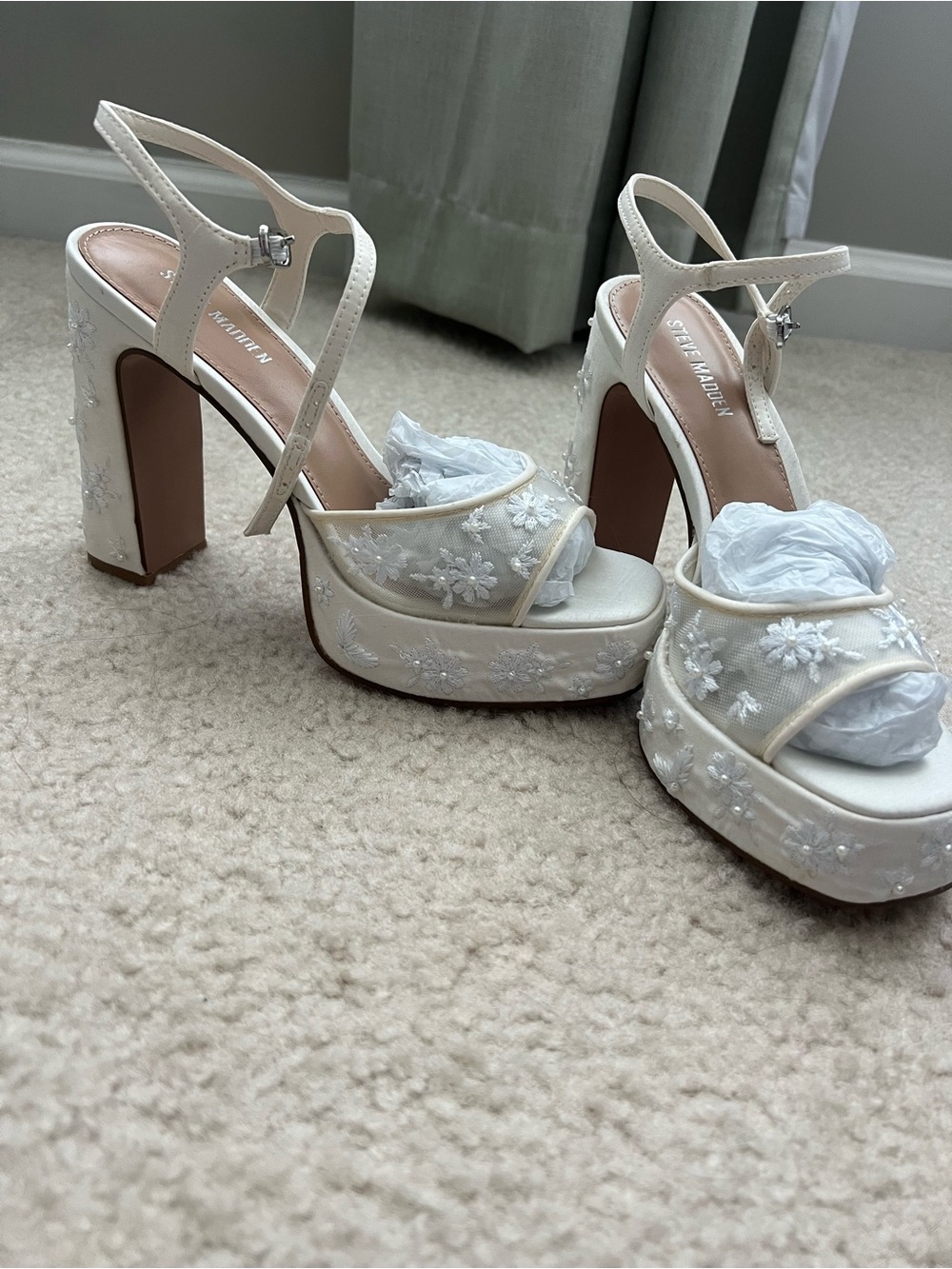 Steve Madden Ivory Floral Embroidered Platform Sandals - Picture 4 of 9